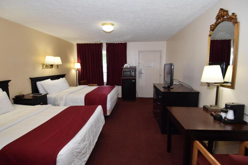 Deluxe Queen Room interior